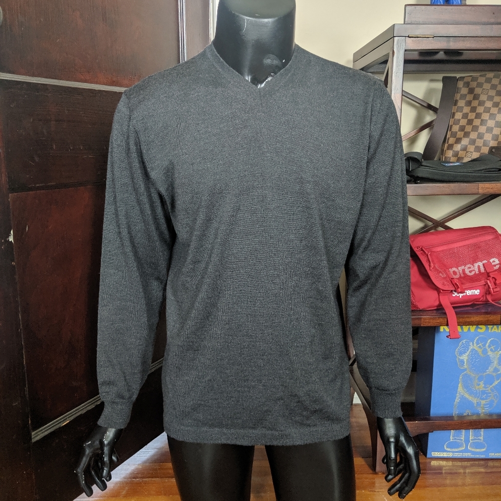 Ferrante grey virgin wool v-neck sweater